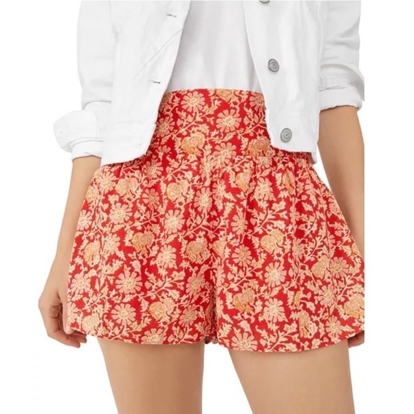 NWT FREE PEOPLE Red Retro Floral Smocked High Waist Billowy Cotton Shorts Sz XS - Picture 2 of 10